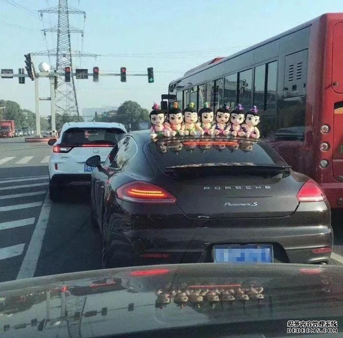 车主注意！车上贴了这种东西，引发事故要负全责